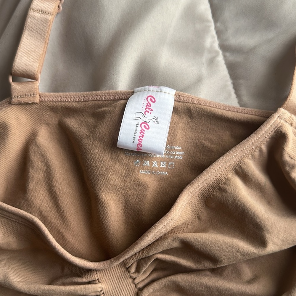 Cali Curves | Seamless Bralette - Picture 6 of 8